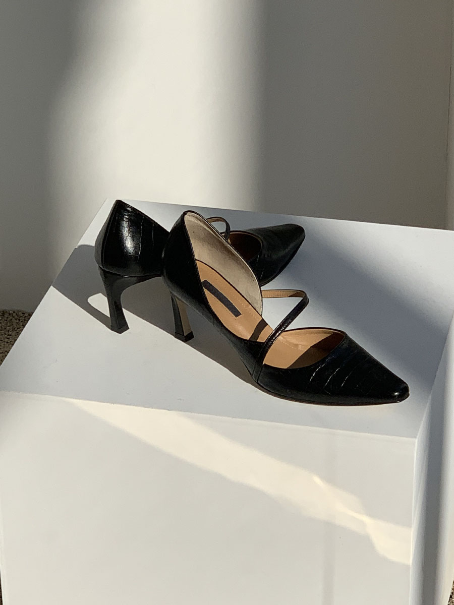 black line heel
