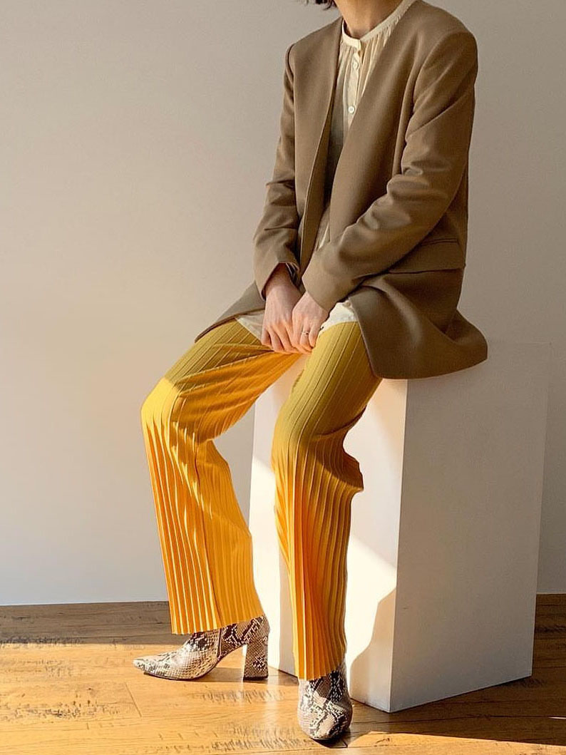 pleats yellow pants